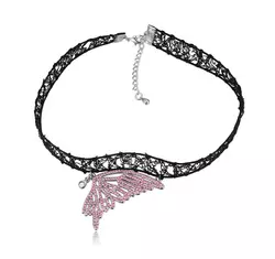 Gótikus csipkés nyaklánc- pillangó szárny alakú medállal- rózsaszín