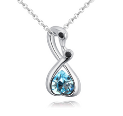 Turbékolás mesterfokon- Swarovski kristályos nyaklánc - világoskék