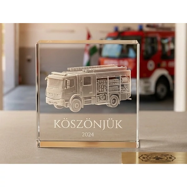 Döntött plakett 80*80*30mm - gravírozás egyedi szöveggel és képpel